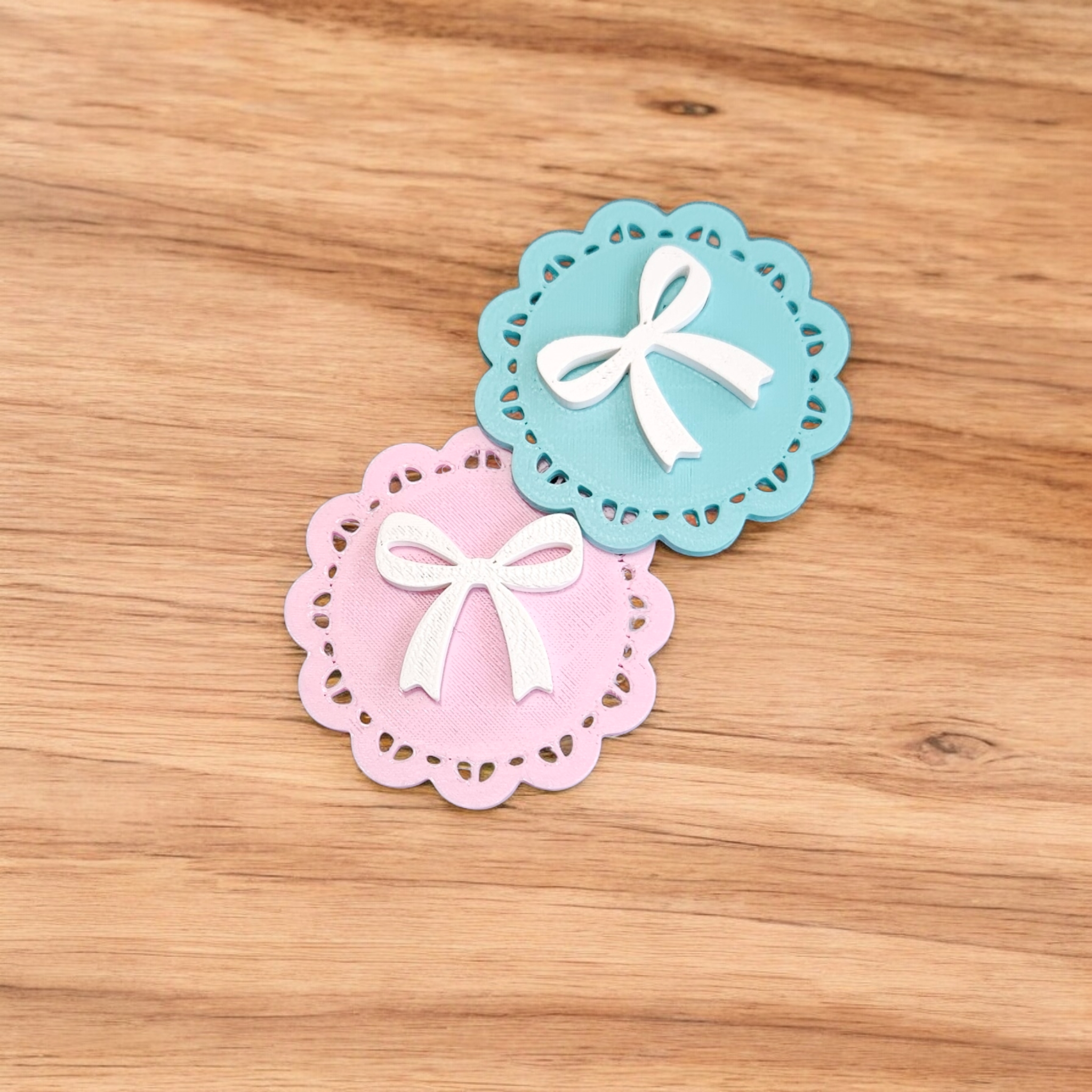 Scalloped Bow Badge Reel