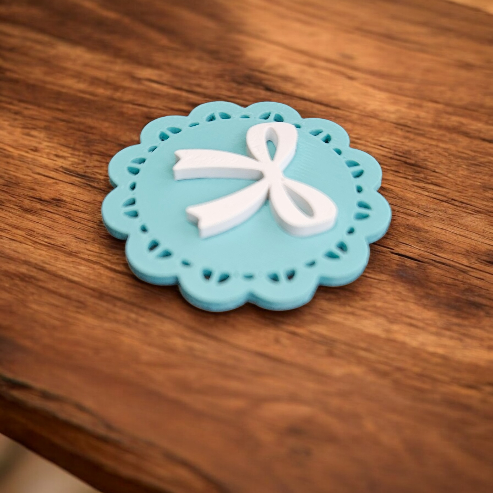 Scalloped Bow Badge Reel