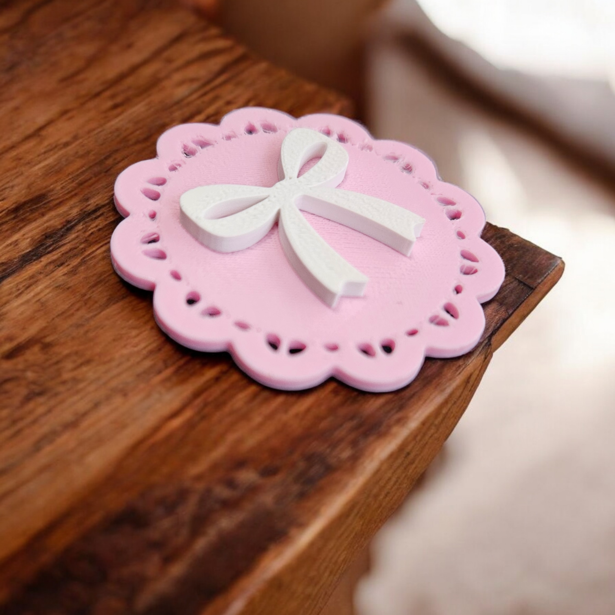 Scalloped Bow Badge Reel